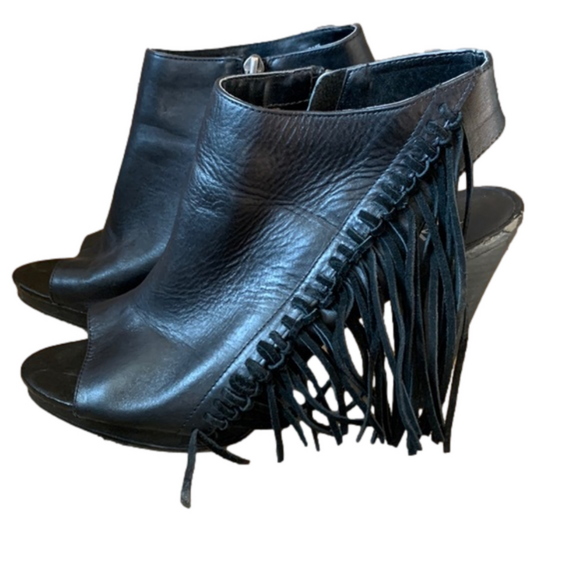 Reba sz 9 Madame leather peep toe heels with fringe - Picture 1 of 11